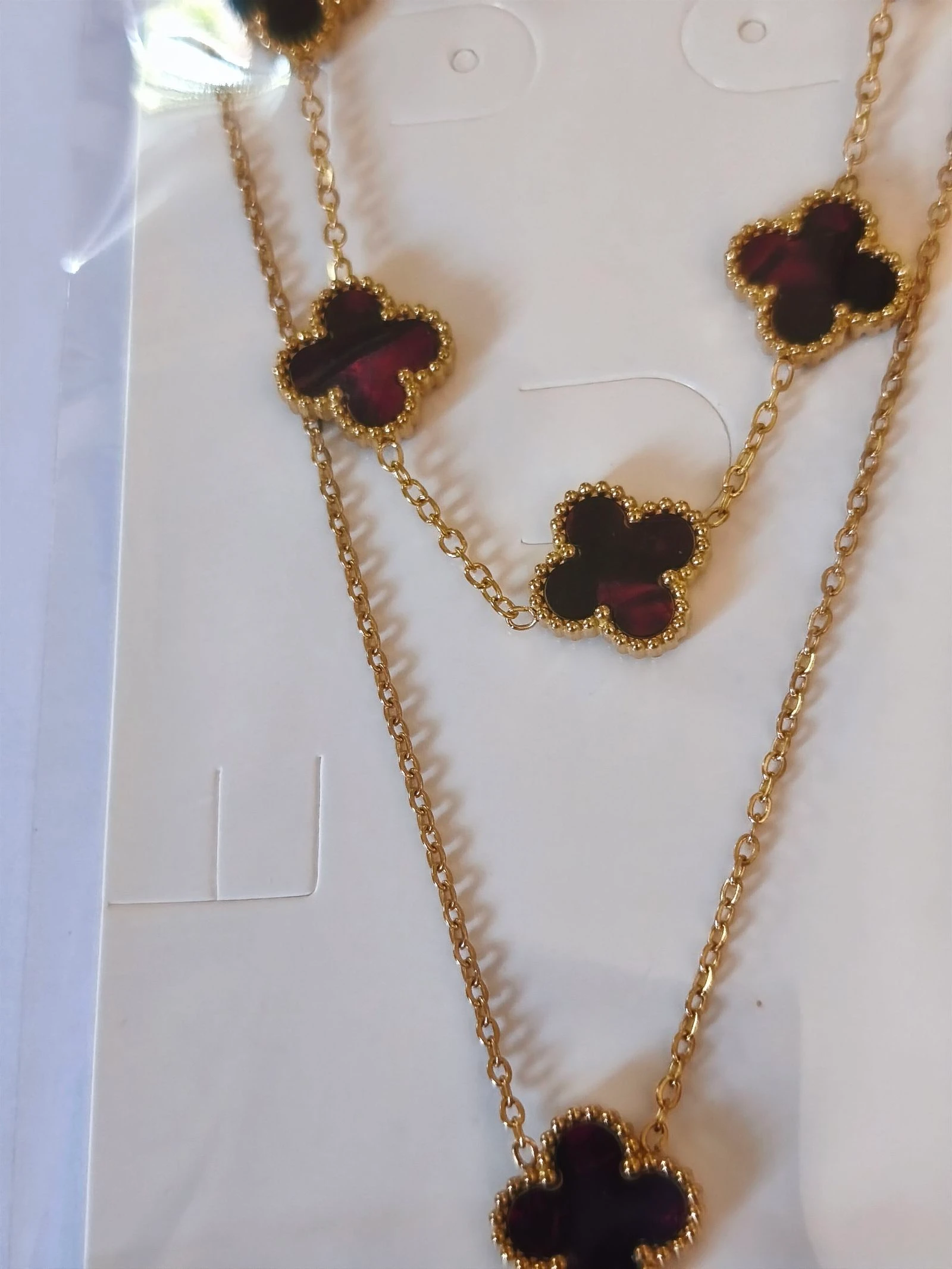 Conjunto de gargantilha, pulseira e brincos de trevo com corrente de aço dourada – photo 3